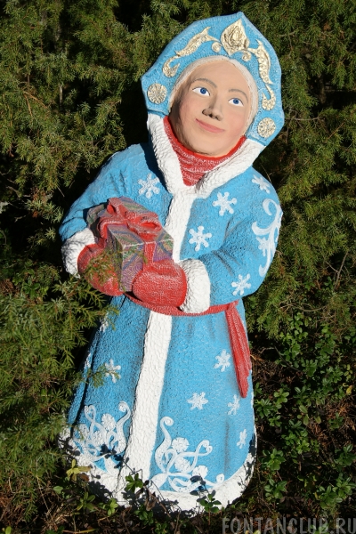 Садовая фигура Снегурочка, с подарком, для встречи Нового года! Н-80см.